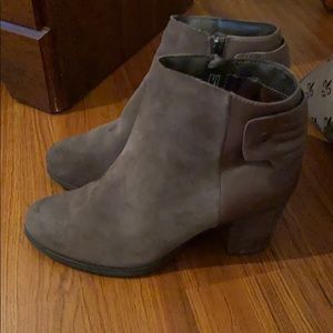Grey Clarks Women’s size 9M booties
